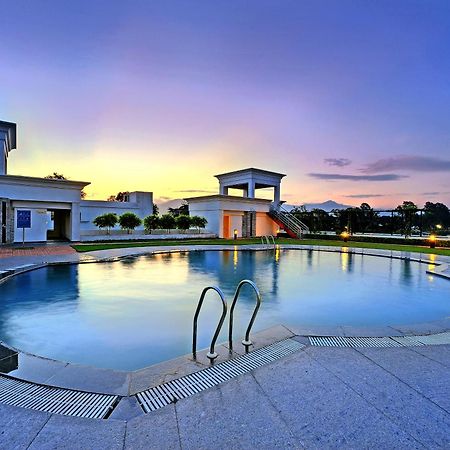 Royal Sarovar Portico Siliguri Zewnętrze zdjęcie