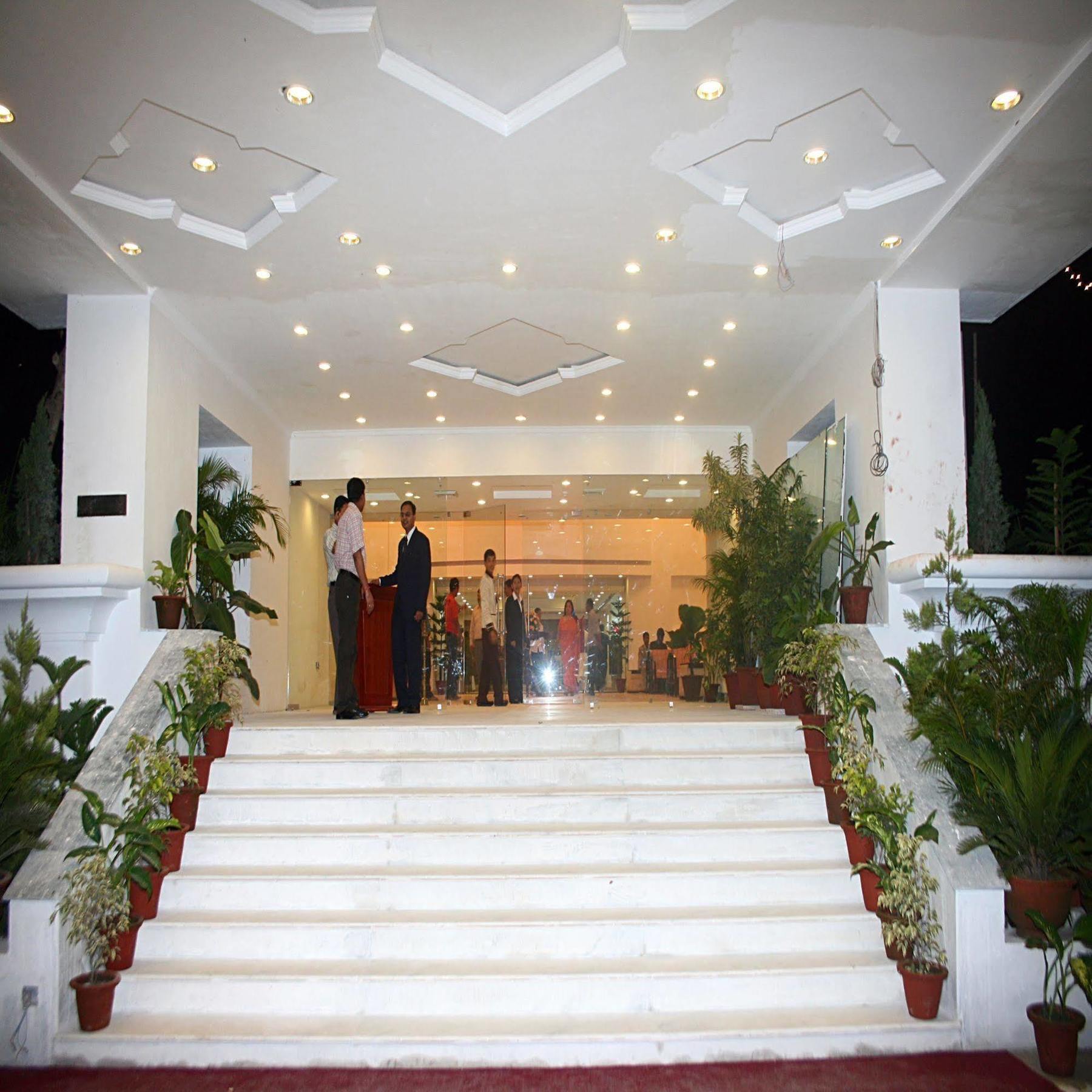 Hotel Royal Sarovar Portico Siliguri Zewnętrze zdjęcie