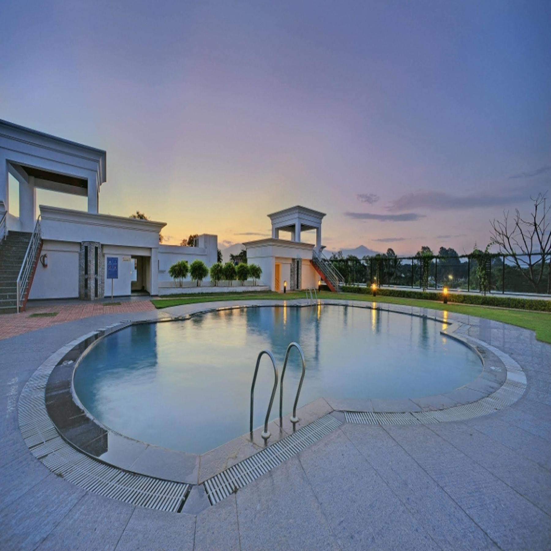 Royal Sarovar Portico Siliguri Zewnętrze zdjęcie